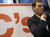 El presidente de Ciudadanos, Albert Rivera, antes de la reunión que ha mantenido en Madrid con los cabezas de lista de su partido a las elecciones generales del 20 de diciembre.