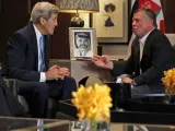 El secretario de Estado estadounidense,John Kerry, y el rey Abdullah II de Jordania durante una reunión en el Palacio Real en Ammán.
