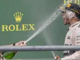 Lewis Hamilton celebra su victoria en el Mundial de Fórmula 1 de 2015.