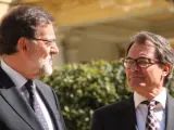 El presidente del Gobierno, Mariano Rajoy, y el de la Generalitat, Artur Mas, reciben a los asistentes a la cumbre euromediterr&aacute;nea que se celebra en el Palacio de Pedralbes de Barcelona.