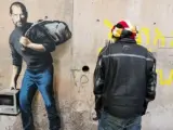Steve Jobs protagoniza un graffiti de Banksy como hijo de un inmigrante sirio.