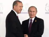 El presidente turco, Recep Tayyip Erdogan, y su homólogo ruso, Vladimir Putin, se saludan en la reunión del G-20 celebrada el pasado mes de noviembre en Antalya, Turquía.