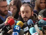 El concejal de Ahora Madrid Guillermo Zapata comparece ante los medios después de declarar en el juzgado.