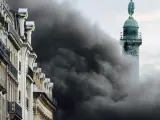 Imagen del incendio de esta mañana en el Hotel Ritz de París.