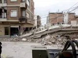 Un edificio derruido en el barrio de Las Viñas, en Lorca, tras el terremoto que afectó a la ciudad en mayo de 2011.