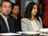 La agente de policía, Raquel Gago (d), y Monserrat González (c), autora confesa del crimen, durante la declaración de la tercera acusada Triana Martínez.