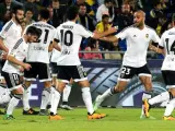 Los jugadores del Valencia celebran el gol ante Las Palmas.
