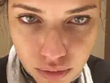 Adriana Lima muestra en Instagram su aspecto tras una sesión de fotos que hizo estando resfriada.