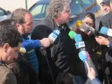 Joan Tardà y David Fernández atienden a los medios tras visitar a Otegi