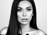 Huda Kattan, la youtuber de belleza que se ha convertido, gracias a las redes sociales, en la doble de Kim Kardashian.