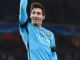 El jugador del Barcelona Lionel Messi celebra después de anotar un gol.