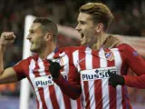 Griezmann y Koke celebran uno de los goles del francés en el Atlético - Galatasaray.