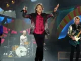 La legendaria banda de rock británica Rolling Stones durante su histórico concierto en la Ciudad Deportiva de La Habana (Cuba).