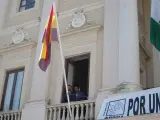 Bandera republicana en el Ayuntamiento de Cádiz