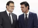 El presidente del Gobierno en funciones, Mariano Rajoy y el ya exministro de Industria, José Manuel Soria en una foto de archivo.