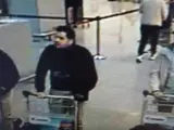 Los presuntos sospechosos de las explosiones en el aeropuerto de Bruselas.