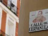 Placa de la Calle Cervantes (antigua calle Francos), en el Barrio de Las Letras de Madrid.