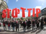 Manifestación contra el tratado comercial entre EE UU y la UE (TTIP) en Alemania.
