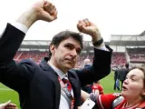 Aitor Karanka celebra el ascenso de su equipo, el Middlesbrough, a la Premier League.