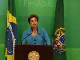 Dilma Rousseff habla en una rueda de prensa.
