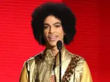 Imagen de archivo del cantante Prince, que ha fallecido a los 57 años en Minnesota (EE UU), durante una actuación en los American Music Awards.