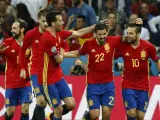 Juanfran, Morata, Busquets, Nolito y Fàbregas celebran un gol de España ante Turquía.