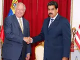 El presidente venezolano, Nicolás Maduro y el subsecretario de Estado de EEUU para Asuntos Políticos, Thomas Shannon, se reunieron en Caracas el 22 de junio de 2016, en un intnto de restablecer relaciones diplomáticas.