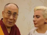 El Dalai Lama y Lady Gaga durante un encuentro en Estados Unidos.