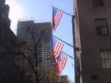 Banderas ondeando en Manhattan.