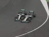 Lewis Hamilton y Nico Rosberg colisionan en la última vuelta del GP de Austria.