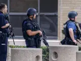 Agentes de Policía de Dallas vigilan las calles de la ciudad texana.