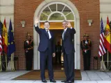 El presidente del Gobierno, Mariano Rajoy, recibe al presidente de EE UU, Barack Obama, en el Palacio de la Moncloa.