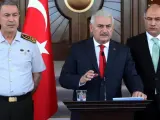 El primer ministro turco, Binali Yildirim en la rueda de prensa que ha ofrecido tras el intento golpista militar.