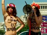 Un grupo de activistas de Femen han protestado contra la conocida como ‘ley mordaza’ que entra en vigor este miércoles, 1 de julio, y que implica una serie de recortes a la libertad de protesta en España.