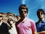Imagen promocional de la banda Oasis.