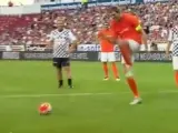 Dirk Nowitzki imita el famoso penalti de Zaza en un partido amistoso de fútbol.