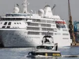 Imagen del barco Silver Clod en el puerto de Río, que albergará a la selección de baloncesto de EE UU.