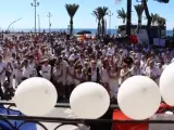 Homenaje a las víctimas del atentado de Niza en el lugar de la masacre.