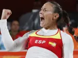 La jugadora española de voley playa, Elsa Baquerizo McMillan, celebra un punto ante Brasil.