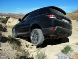El Range Rover Sport adapta su configuración de tracción y motor para tener una respuesta óptima en cualquier superficie de conducción.