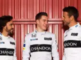 Fernando Alonso, Stoffel Vandoorne y Jenson Button, equipo McLaren-Honda para el año 2017.