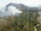 Incendio forestal en Benitatxell, en la zona del mirador de Cumbres de Sol.