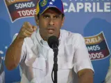 El candidato presidencial de la oposición venezolana, Henrique Capriles, habla con la prensa nacional e internacional tras las elecciones en Venezuela.