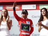 El ciclista colombiano del equipo Movistar, Nairo Quintana en el podium tras proclamarse el vencedor virtual de la Vuelta Ciclista a España.