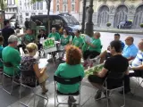 La Confederación Española de Asociaciones de Padres y Madres de Alumnos (Ceapa), concentrados frente al Ministerio de Educación para expresar su rechazo a la Lomce.