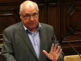 Imagen de Lluís Rabell, de CatalunyaSíQueEsPot, durante su intervención en el debate sobre la cuestión de confianza a Carles Puigdemont.