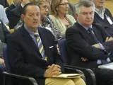 Julián Muñoz y el asesor urbanístico Juan Antonio Roca, durante el juicio que se celebra por el 'caso Saqueo II'.