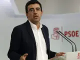 El portavoz de la Comisión Gestora del PSOE, Mario Jiménez, durante una rueda de prensa en la sede del partido.