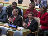 La delegación cubana en la ONU aplaude, el 26 de octubre de 2016, cuando por primera vez EEUU se abstuvo de votar a favor del embargo.