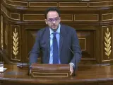 Hernando, en la investidura de Rajoy, defendiendo la abstención del PSOE.